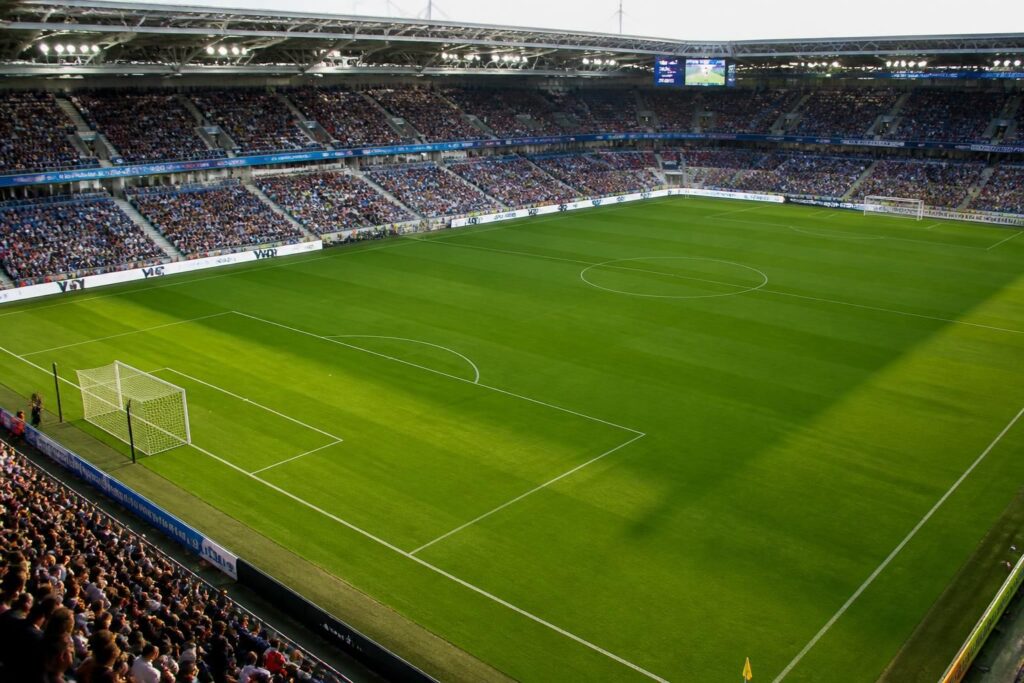 découvrez les dimensions officielles d'un terrain de football ainsi que des photos inspirantes pour mieux visualiser et aménager votre espace sportif.