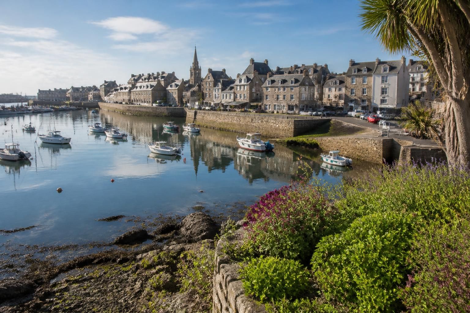 découvrez roscoff, une ville où la mer rencontre la nature, idéale pour les amoureux d’écologie grâce à son engagement durable et son cadre naturel préservé.