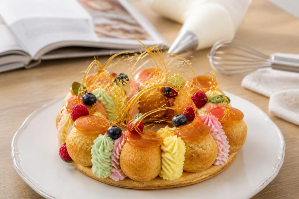 découvrez des recettes originales pour revisiter le saint honoré et épatez vos invités avec des saveurs inédites à réaliser facilement chez vous.