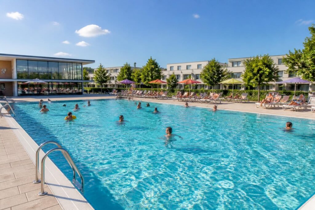 découvrez toutes les informations pratiques sur la piscine de serris 77 : horaires d'ouverture, tarifs d'entrée et conseils pour profiter pleinement de votre baignade.
